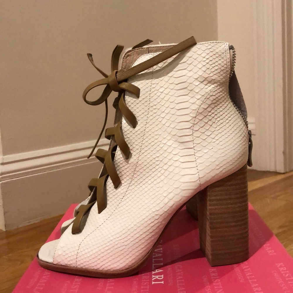 Kristin Cavallari Leighton bootie in white